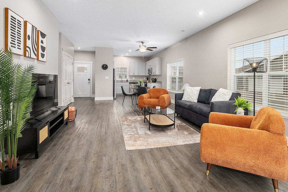The Reserve Flats — 4-Star Luxury Hotel in Grandville, United States