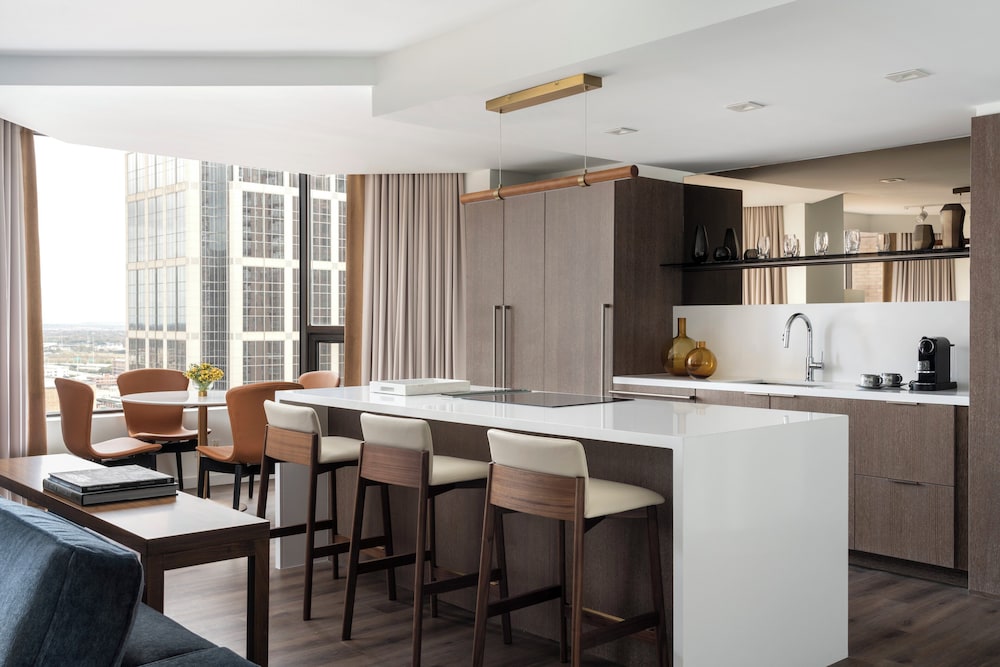 Four Seasons Hotel Houston - photo 32