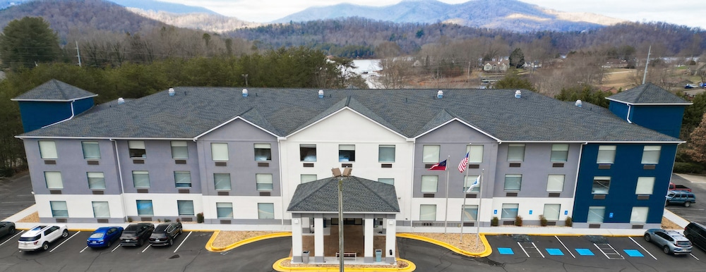 Holiday Inn Express & Suites Hiawassee by IHG - photo 36