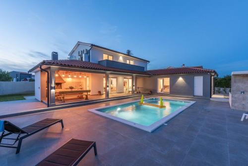 Villa Franco — 4-Star Luxury Hotel in Svetvincenat, Croatia