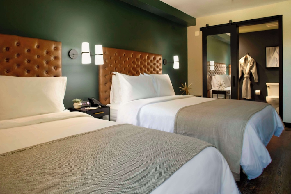 The Lloyd Stamford Tapestry Collection by Hilton - photo 11