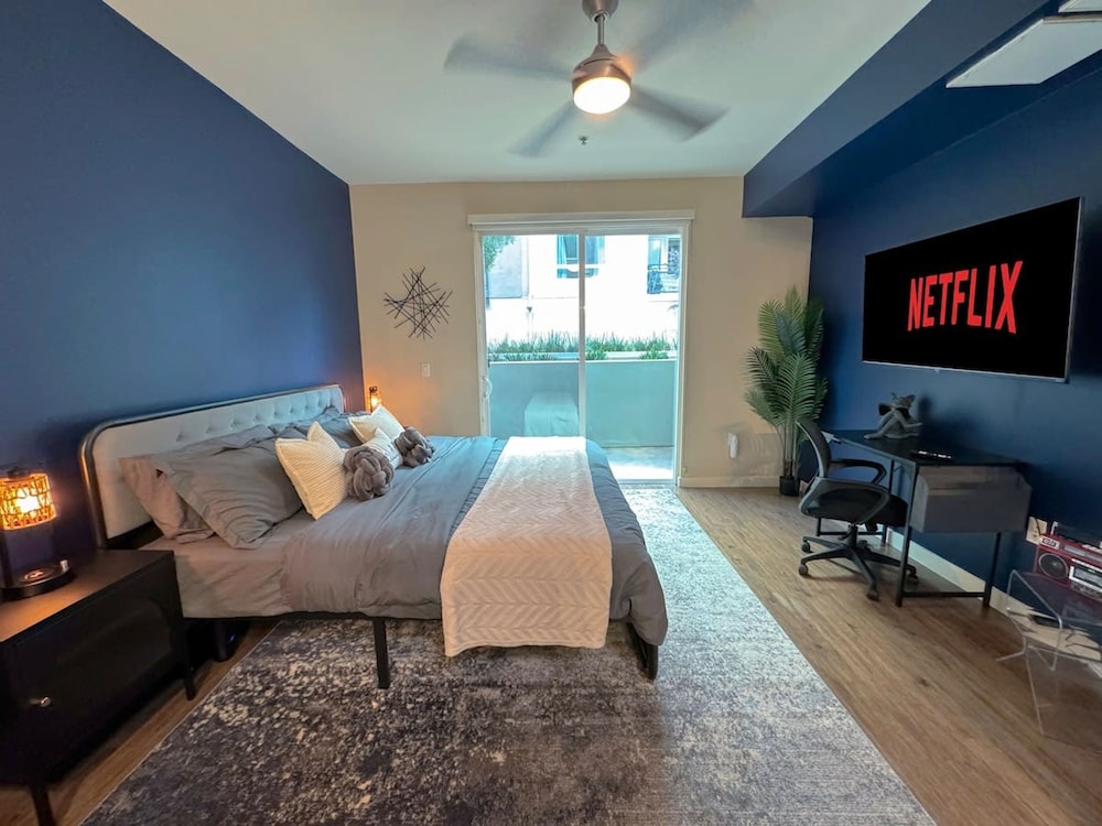 Cozy Home in LA Free Parking 10 Min to Cedars — 4-Star Luxury Hotel in Los Angeles, United States
