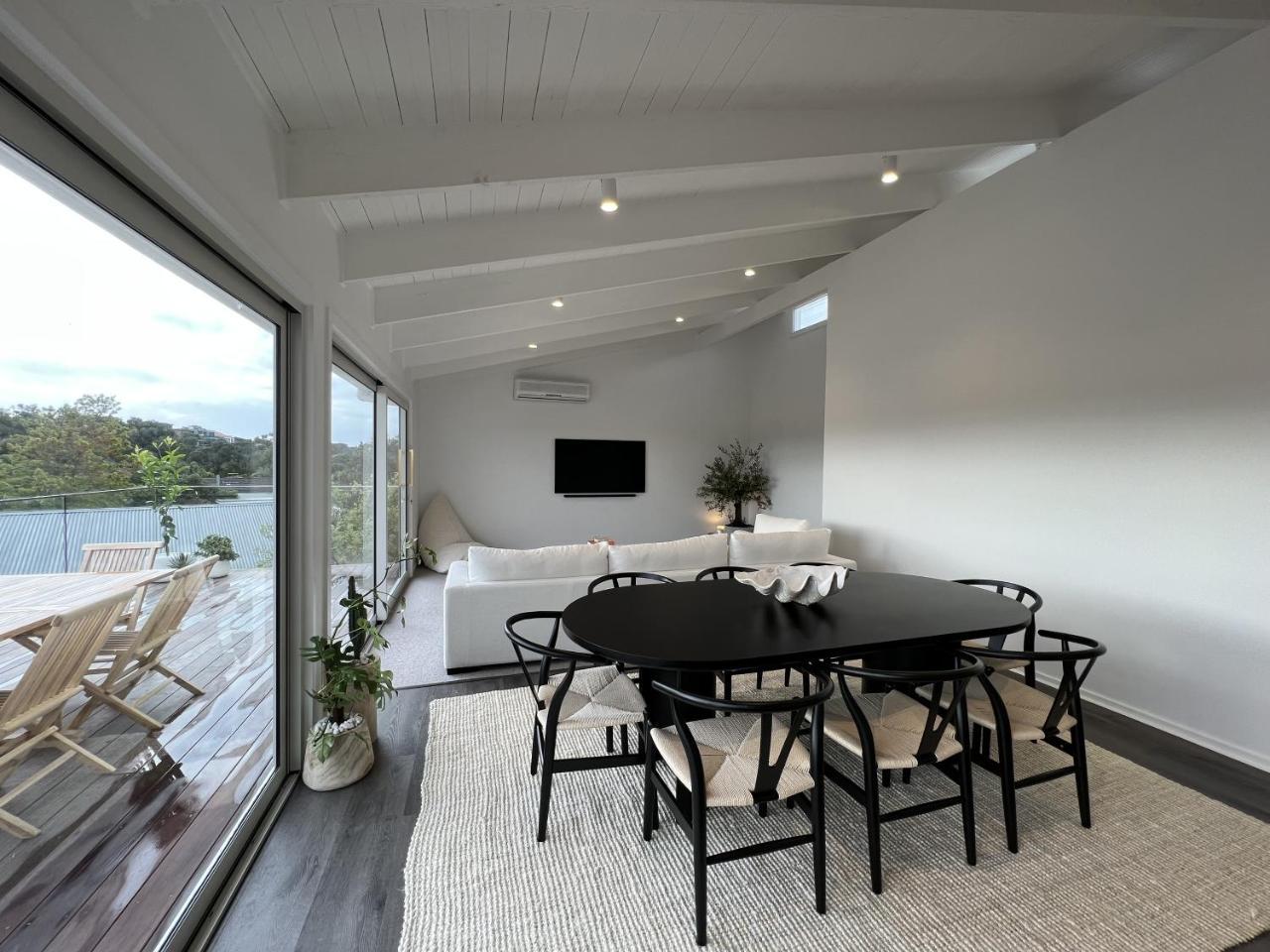 Rye Beach House Sunset Views — 4-Star Luxury Hotel in Rye, Australia