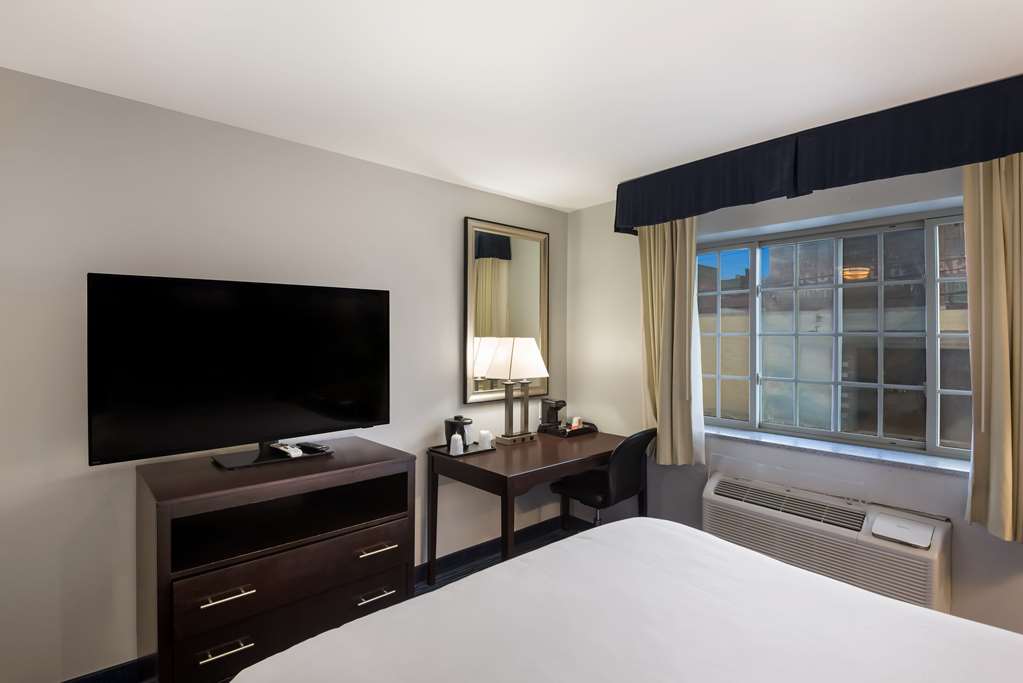 Clarion Pointe Downtown - photo 18