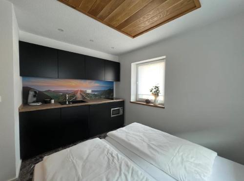 Doppelzimmer im Fachwerkhaus - carbon neutral hotel in Unknown City
