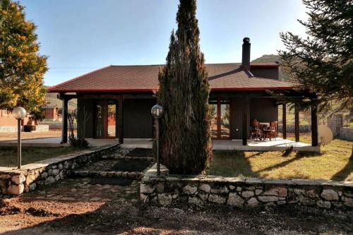Orino Livadi Mount Villa IV — 4-Star Luxury Hotel in Arachova, Greece