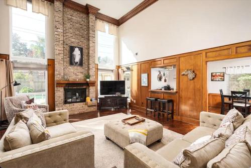 Relax and Refresh Private Pool - carbon neutral hotel in Houston