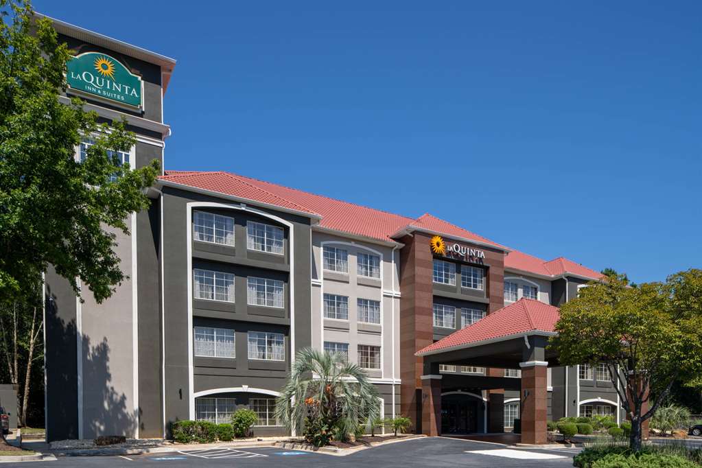 La Quinta Inn & Suites by Wyndham Atlanta Stockbridge - featured photo