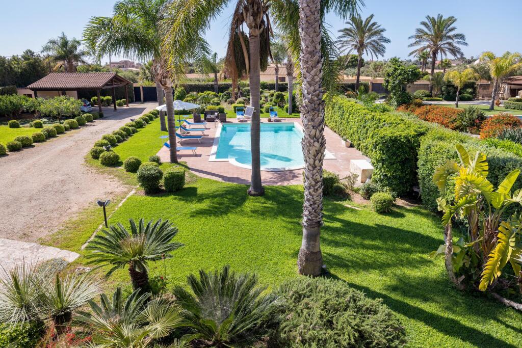 Villa Tiffany — 4-Star Luxury Hotel in Marsala, Italy