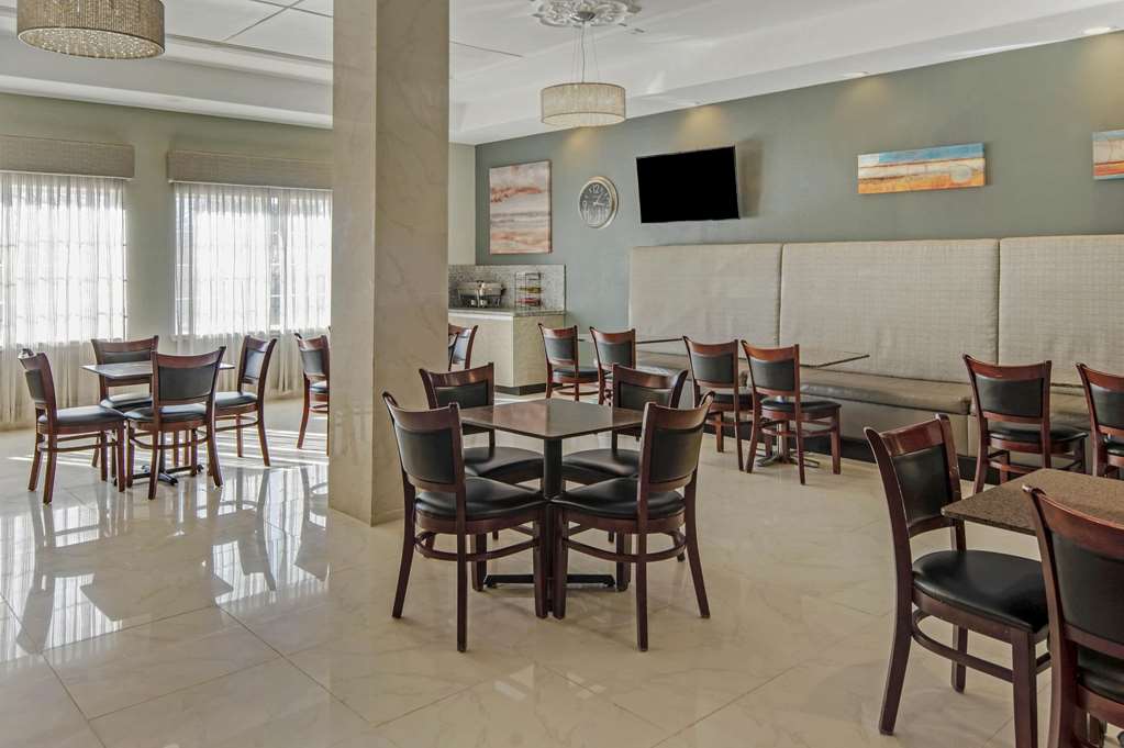 La Quinta Inn & Suites by Wyndham Brownsville North - photo 55