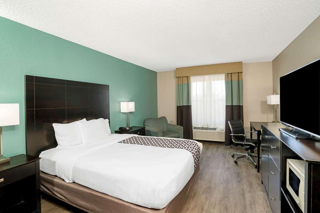 La Quinta Inn & Suites by Wyndham Lebanon - photo 14