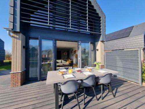 Water Villa in Balk by Frisian Lakes — 4-Star Luxury Hotel in Balk, Netherlands