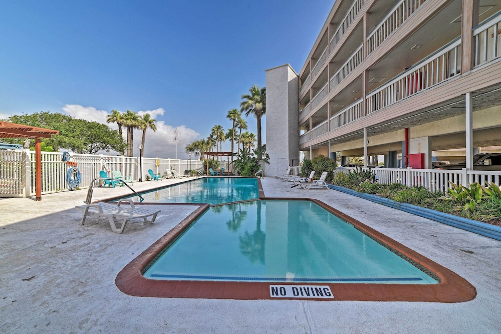 Oceanfront Corpus Christi Condo: Resort Perks - photo 24