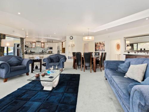Kawarau Bay View Cromwell Holiday Home — 4-Star Luxury Hotel in Cromwell, New Zealand