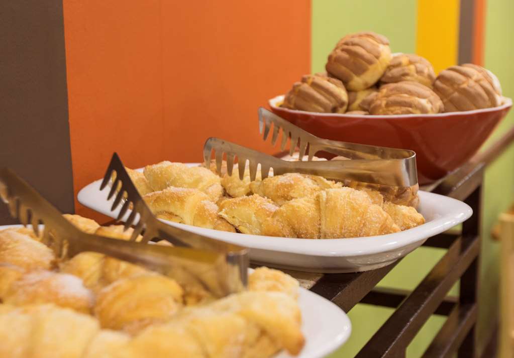 iStay Monterrey Historico Breakfast