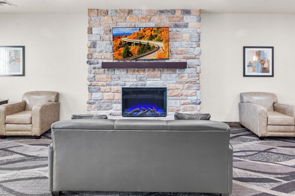 Cobblestone Hotel & Suites Denmark Green Bay - photo 3