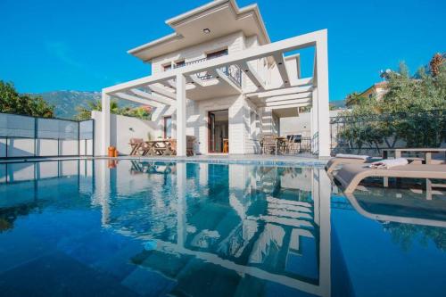Havuzlu korunaklı jakuzili villa — 4-Star Luxury Hotel in Fethiye, Turkey