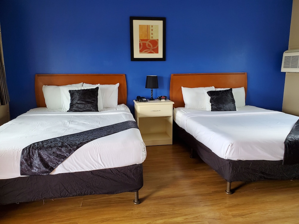 Pinecrest Inn & Suites - photo 9