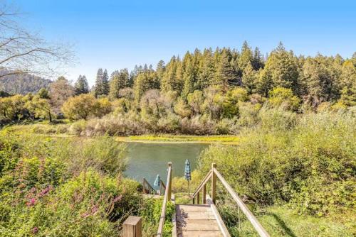 Riverdale - carbon neutral hotel in Monte Rio