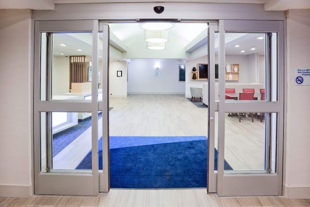 Holiday Inn Express Hotel & Suites Dickinson by IHG - photo 45