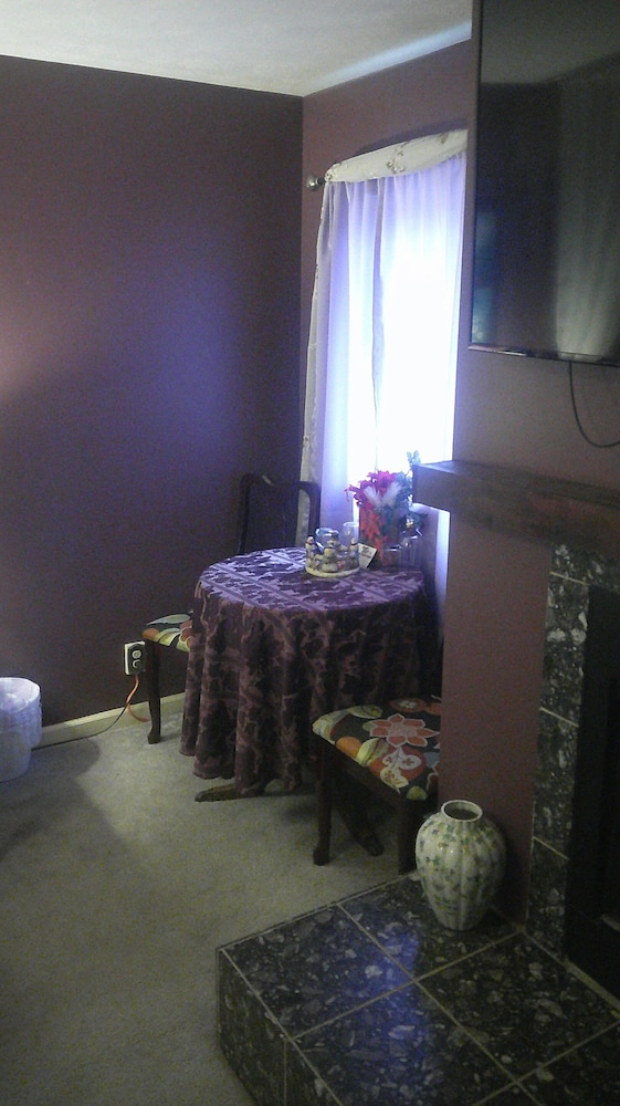 Lil Black Bear Inn - photo 27
