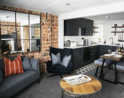 Hudson's Hideaway 1a Woodwark's Yard — 4-Star Luxury Hotel in Whitby, United Kingdom