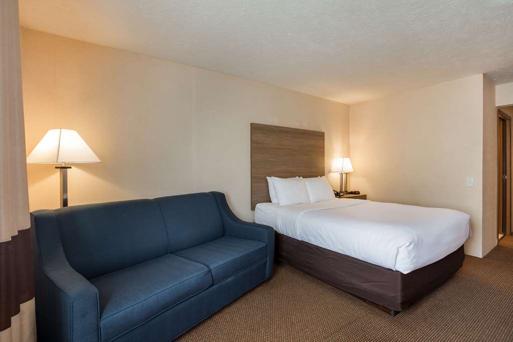 City Express by Marriott Petoskey Harbor Springs - photo 9