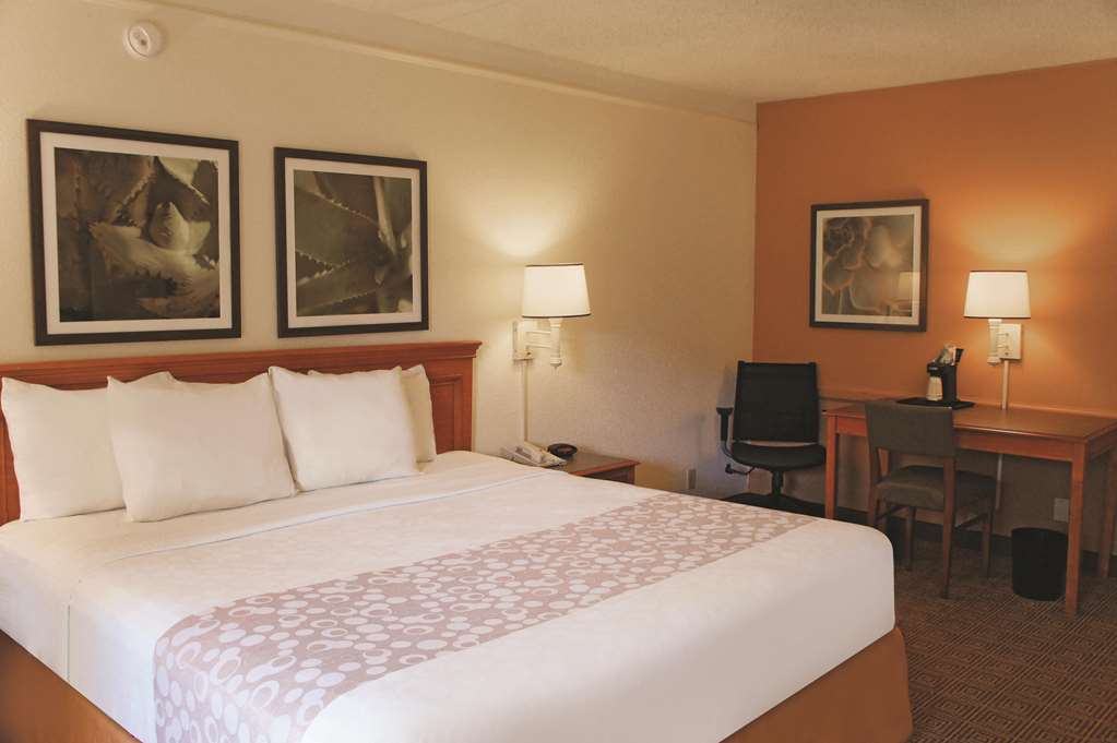 Baymont by Wyndham Houston La Porte - photo 13