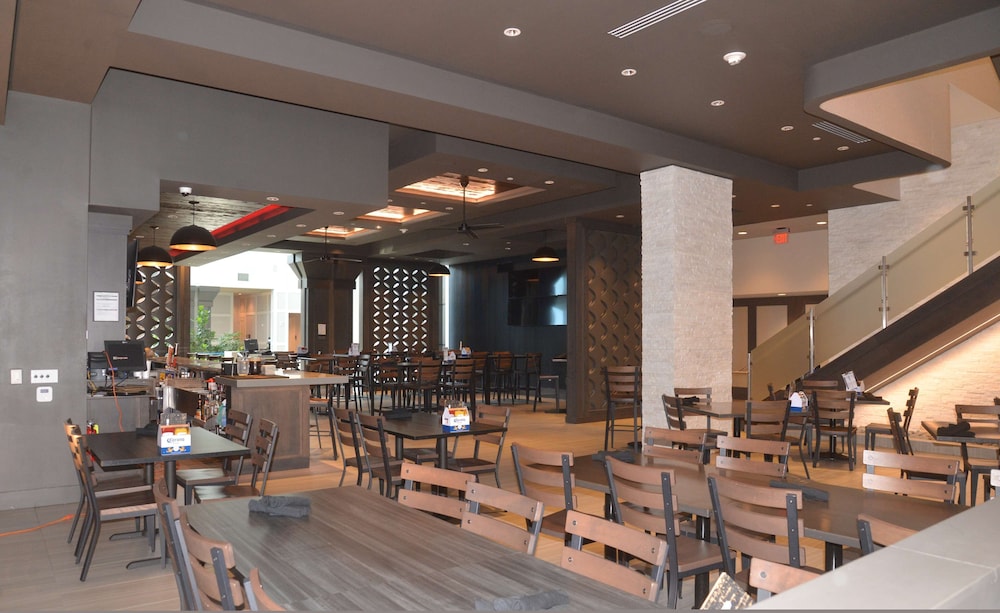 Embassy Suites by Hilton Kansas City Olathe - photo 35