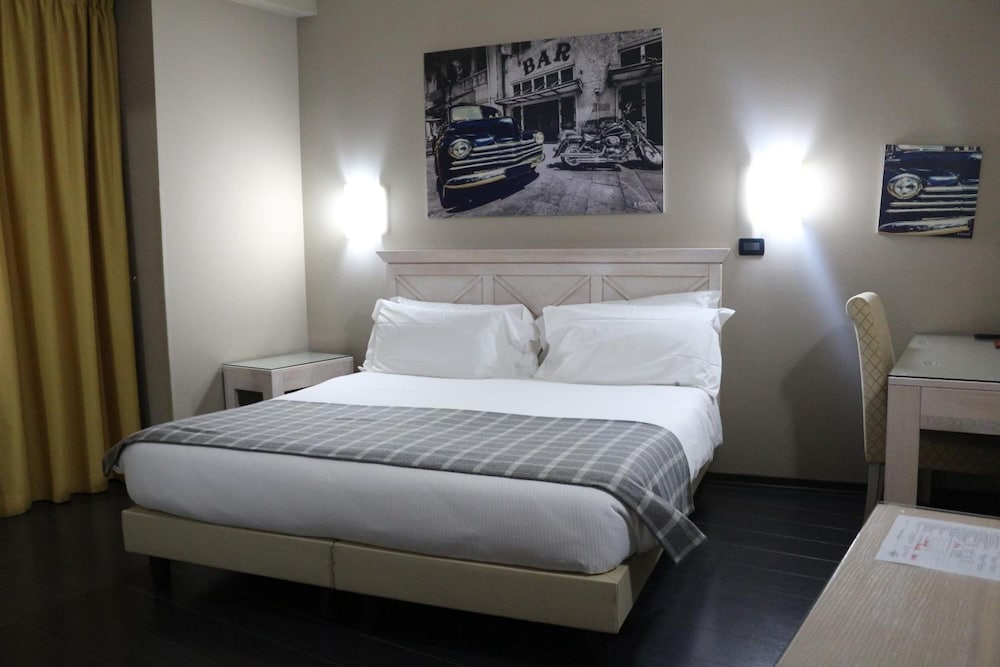 Hotel Garibaldi — 4-Star Luxury Hotel in Vercelli, Italy