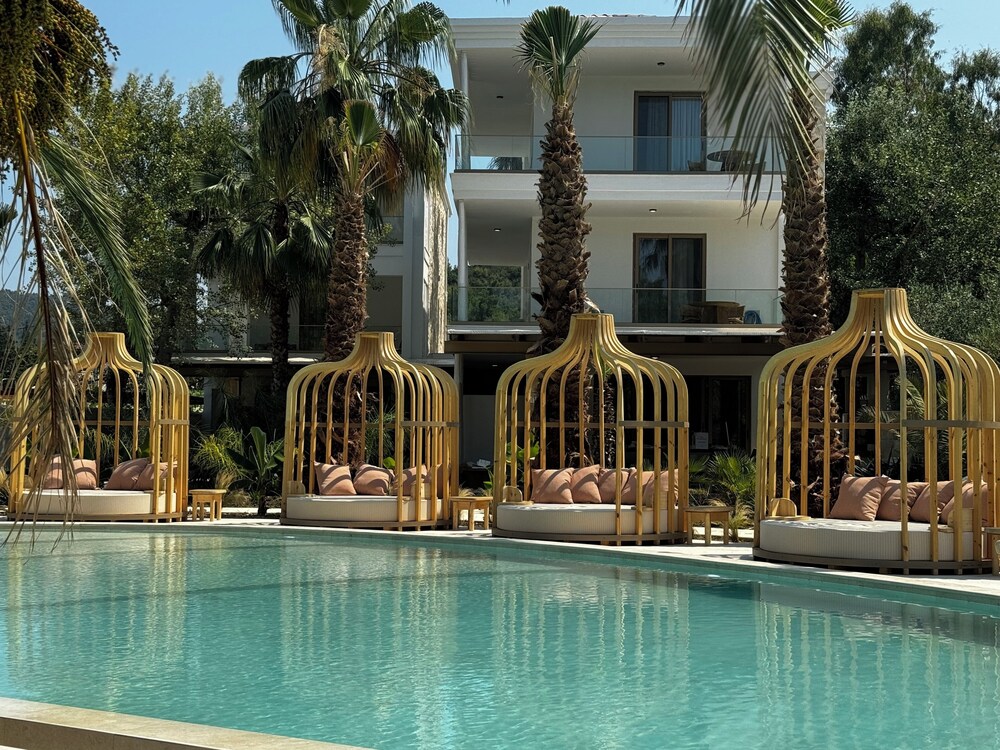 Nusa Suites & Villas — 4-Star Luxury Hotel in Kassandreia, Greece