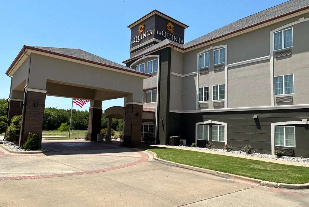 La Quinta Inn & Suites by Wyndham Sulphur Springs - featured photo