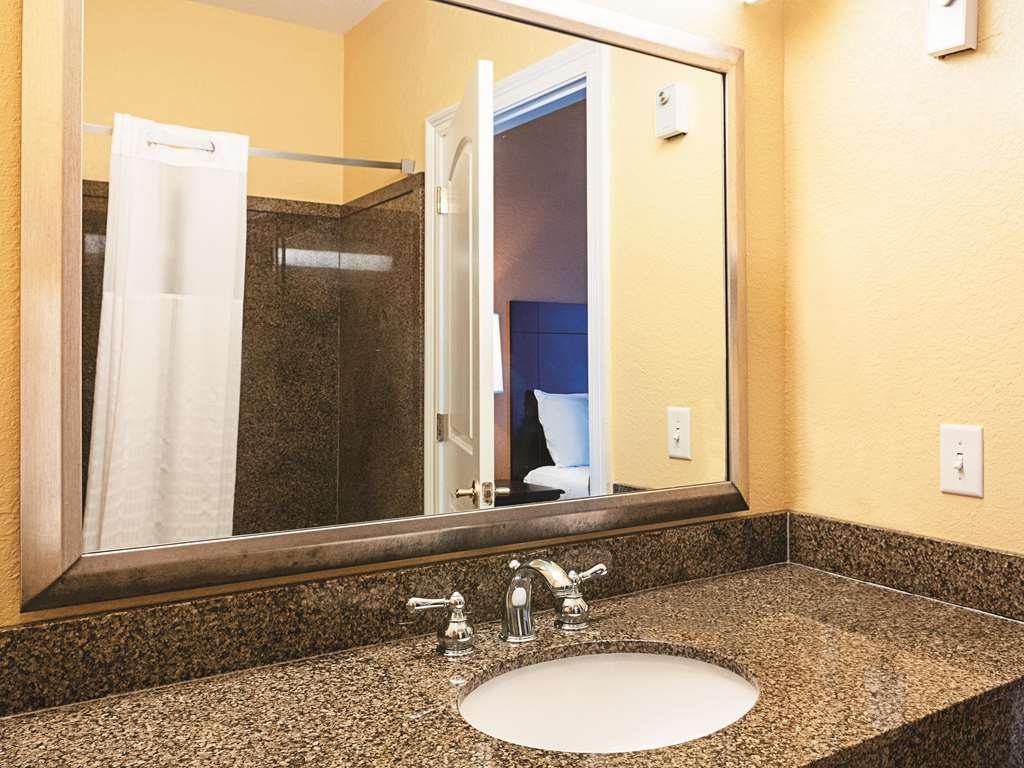 La Quinta Inn & Suites by Wyndham Slidell North Shore Area - photo 16