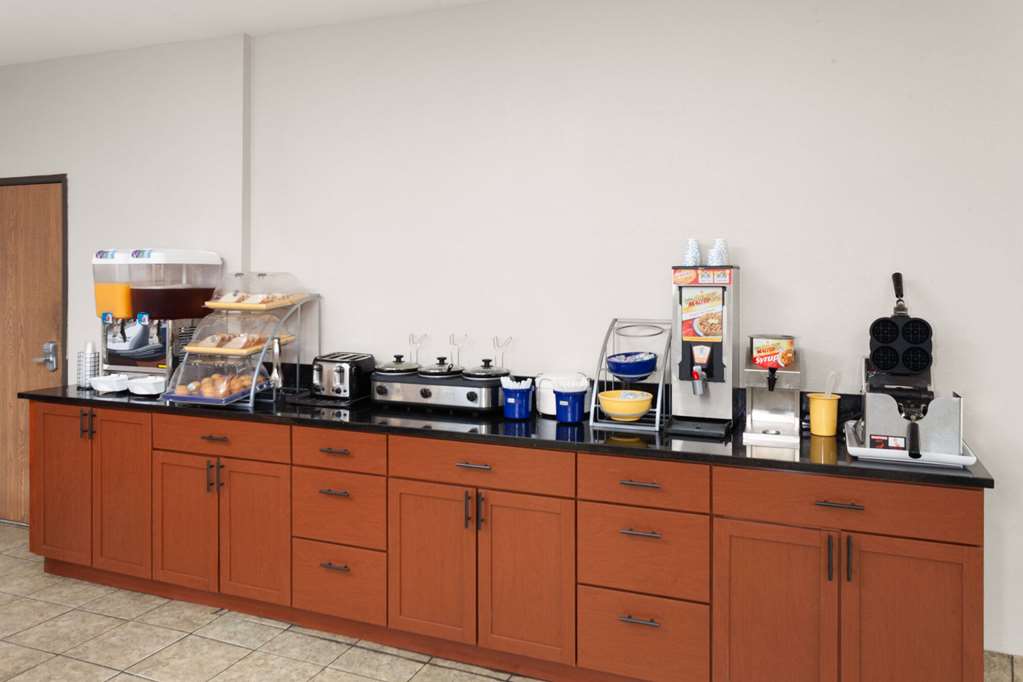Days Inn & Suites by Wyndham Morris I 80 - photo 22