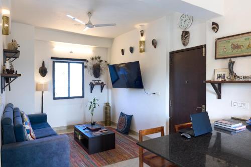 TicAna 2 bedroom living & Kitchen with lake view garden rooftop — 4-Star Luxury Hotel in Udaipur, India