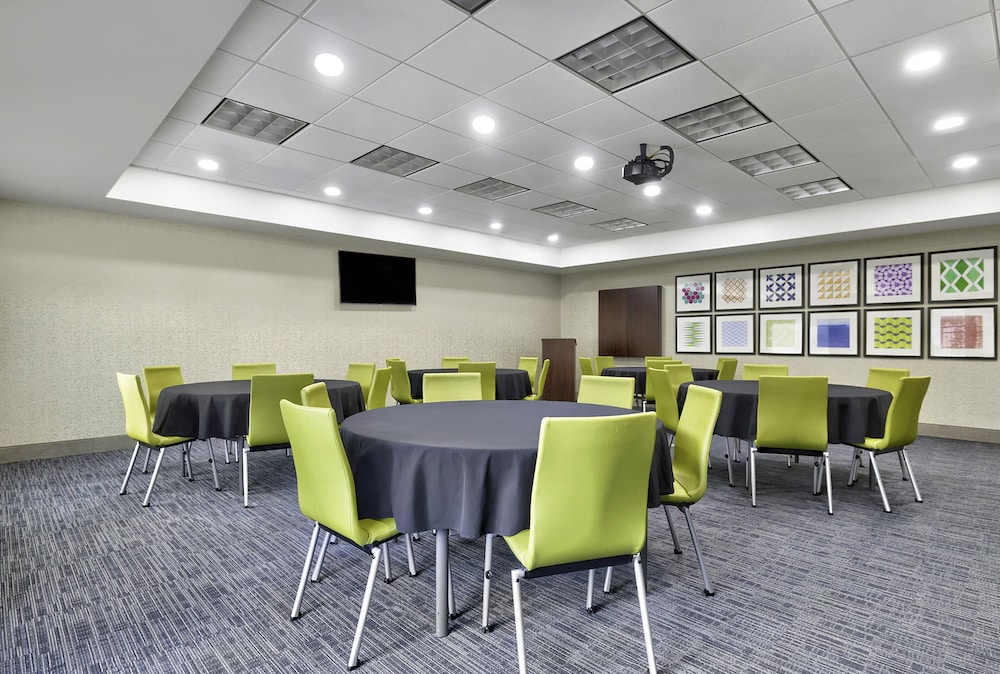 Holiday Inn Express Hotel & Suites Kansas City Grandview by IHG - photo 48