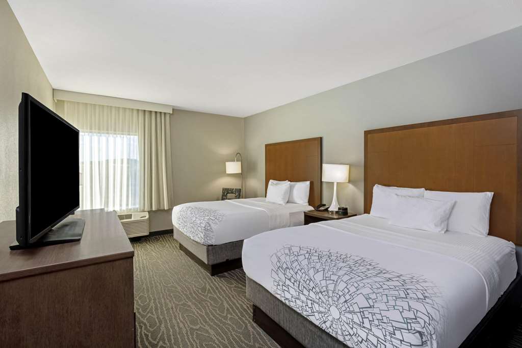 La Quinta Inn & Suites by Wyndham Kingman - photo 25
