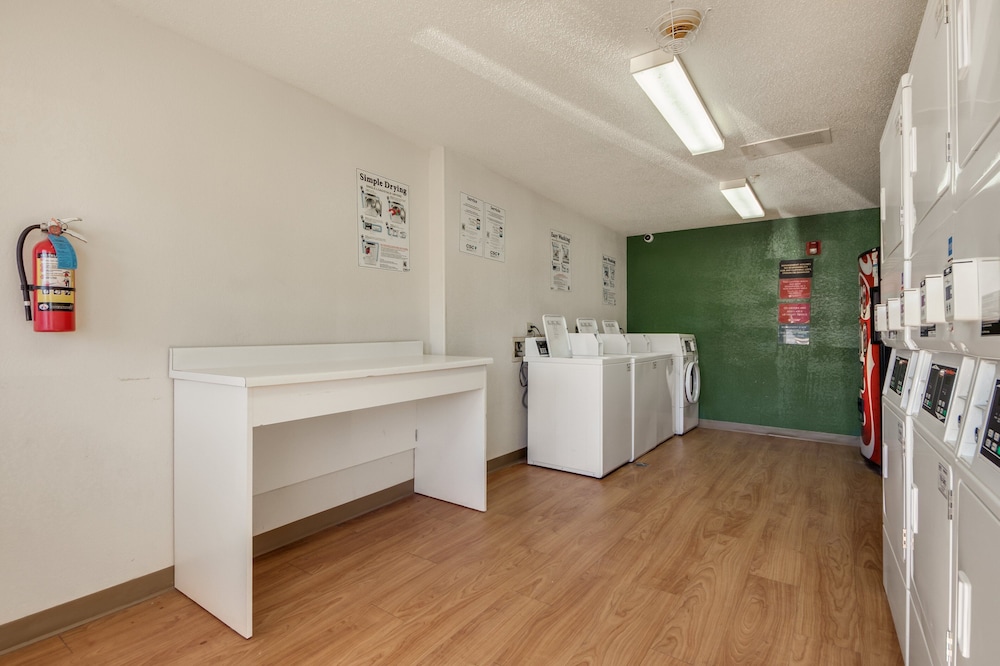 HomeTowne Studios by Red Roof Dallas Mesquite - photo 19