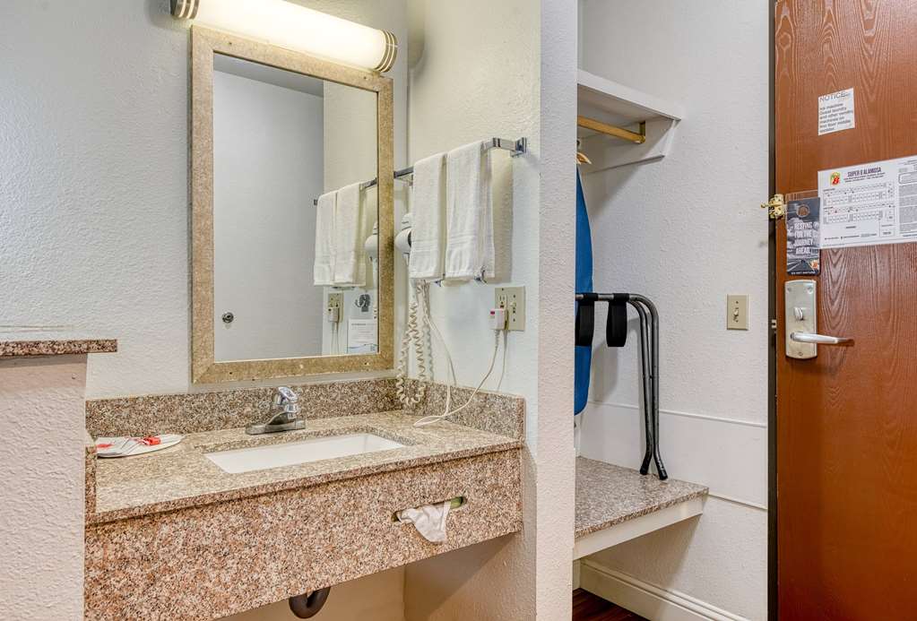 Super 8 by Wyndham Alamosa - photo 56