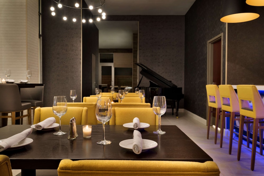 Hilton Garden Inn New York Times Square South - photo 35