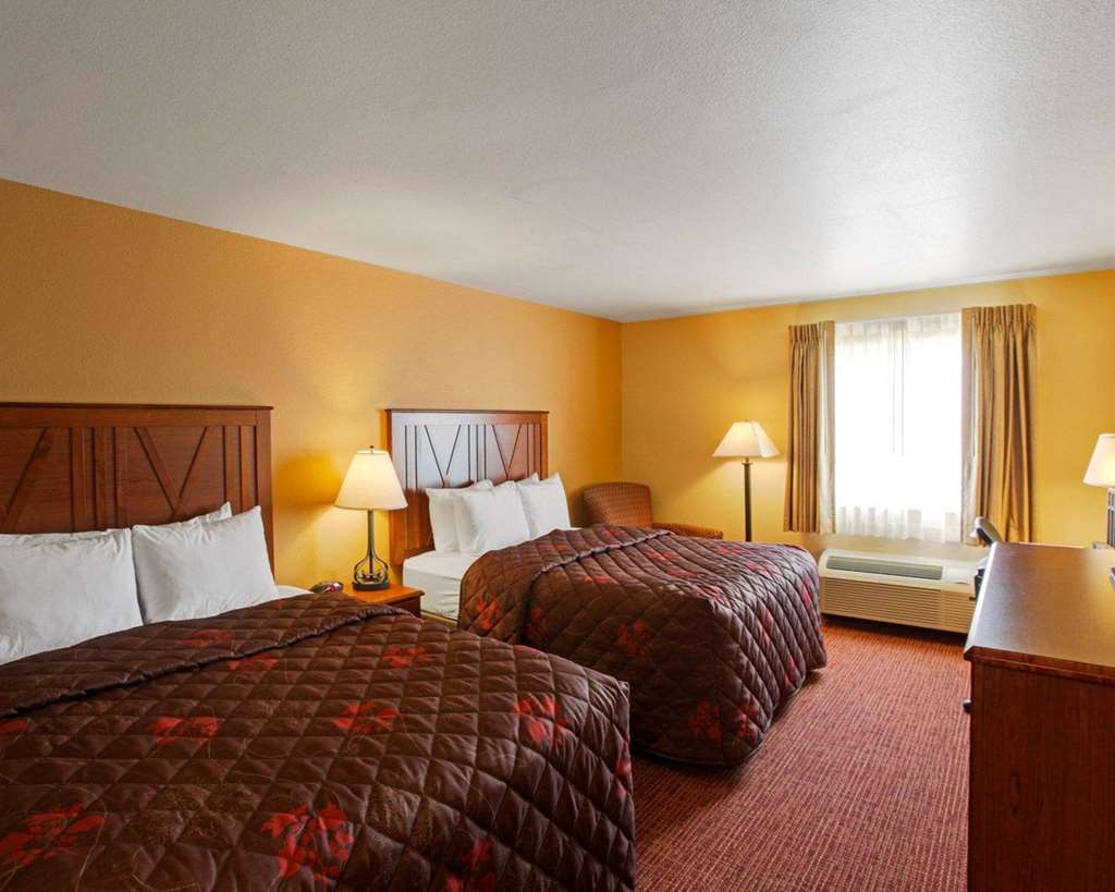 Rodeway Inn & Suites - photo 12