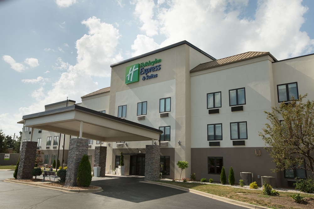 Holiday Inn Express Hotel & Suites Madison by IHG in Madison, United States