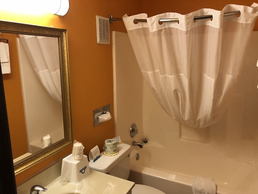 Days Inn & Suites by Wyndham Youngstown Girard Ohio - photo 19