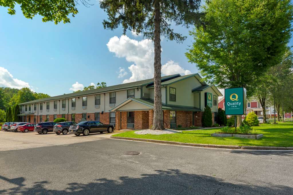 Quality Inn Lee Lenox South — Lee