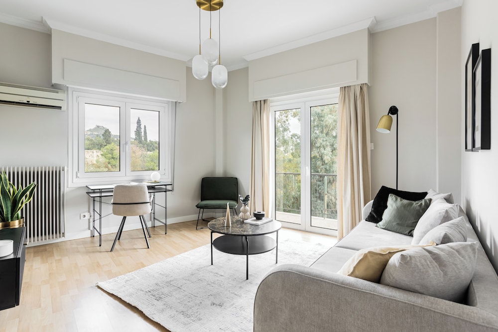 Upstreet Zeus Temple View 2Bd Apt Acropolis Plaka — 4-Star Luxury Hotel in Athens, Greece