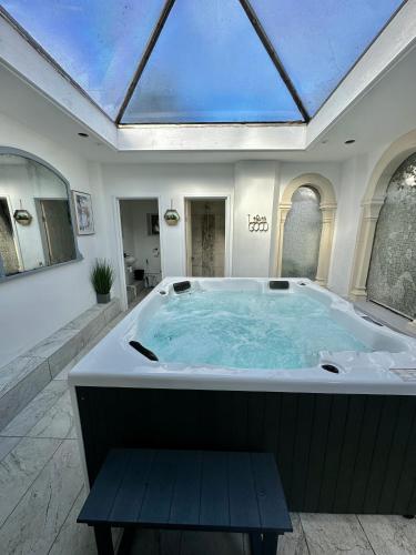 Historic Charm: Perfect For Group Getaways in Trowbridge, United Kingdom