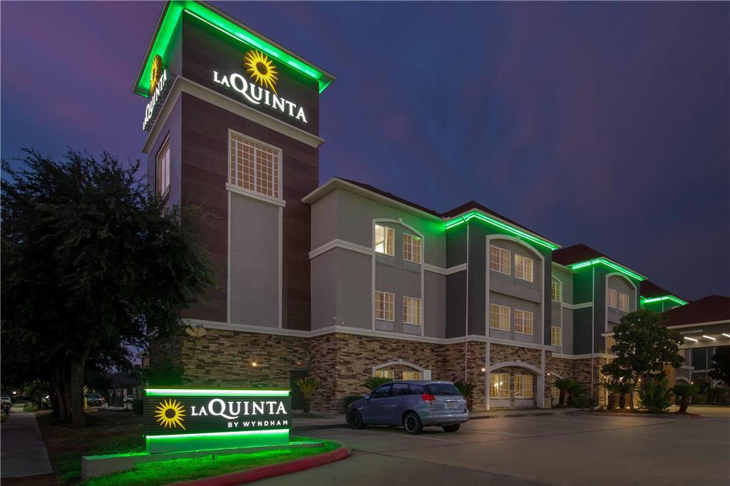 La Quinta Inn & Suites by Wyndham Houston Energy Corridor - featured photo