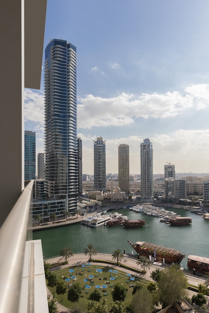 Sparkle Towers Luton Vacations Homes Dubai Marina — 4-Star Luxury Hotel in Dubai, United Arab Emirates