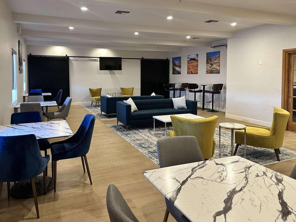 Clarion Pointe Winslow I 40 - featured photo