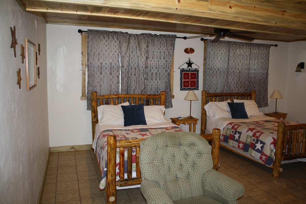 The Historic Wapiti Lodge - photo 3